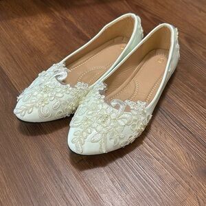 Wedding flat shoes with lace and pearl
